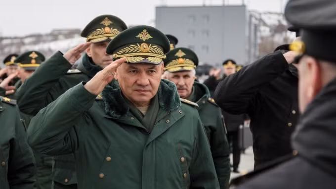 Bộ trưởng Quốc phòng Nga Sergey Shoigu thăm căn cứ tàu ngầm của Hạm đội phương Bắc tại Murmansk - Ảnh: Sputnik