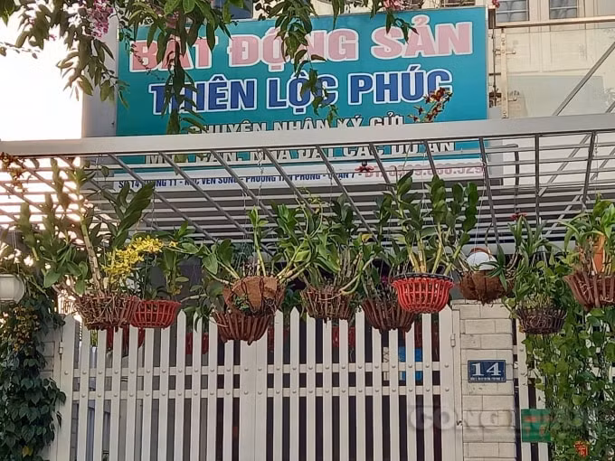Trụ sở công ty&nbsp;thường xuyên đóng cửa, chỉ mở khi có người gọi