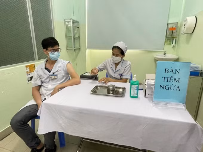 Hiện nay công tác phòng chống dịch bệnh COVID-19 đang mang lại nhiều tín hiệu tích cực (ảnh TL).