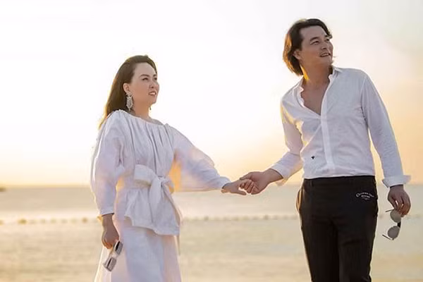 Khi mới công khai cả hai đã gặp phải không ít sóng gió từ những lời dị nghị của người đời.