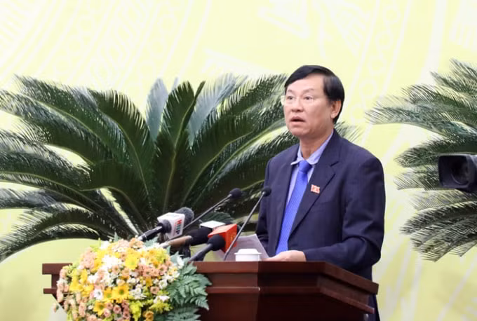 Chánh án Tòa án Nhân dân Thành phố Nguyễn Hữu Chính báo cáo tại kỳ họp