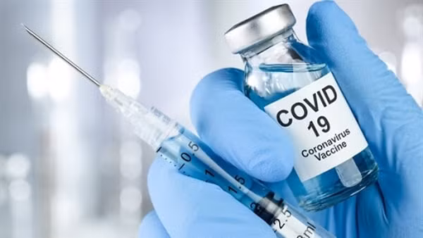 Hiện nay thông tin sai lệch về vaccine COVID-19 đang xuất hiện tràn lan trên mạng xã hội. Ảnh minh họa