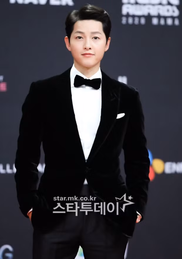 Lần đầu tiên, Song Joong Ki xuất hiện trên một sự kiện thảm đỏ sau vụ ly hôn chấn động