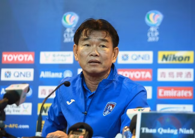 HLV Phan Thanh Hùng viết đơn xin thôi việc CLB Than Quảng Ninh và đang chờ phán quyết của lãnh đạo. Ảnh: TL