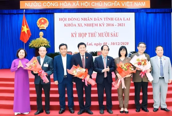 Bà Nguyễn Thị Thanh Lịch (thứ 3, bên phải) - Phó Chủ tịch UBND tỉnh Gia Lai. Ảnh: gialai.gov.vn