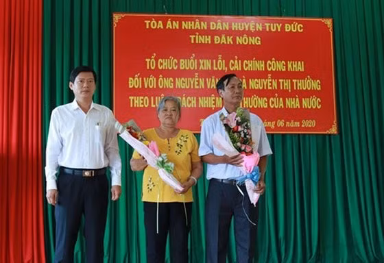 TAND huyện Tuy Đức đã tổ chức buổi xin lỗi công khai vì đã gây oan sai cho vợ chồng ông Nguyễn Văn Võ, bà Nguyễn Thị Thưởng.