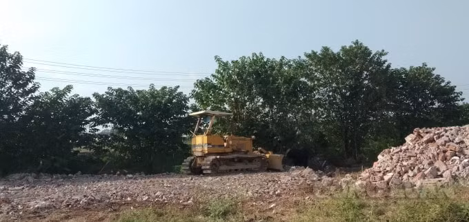 Phế thải xây dựng được tận dụng để san lấp mặt bằng dự án.