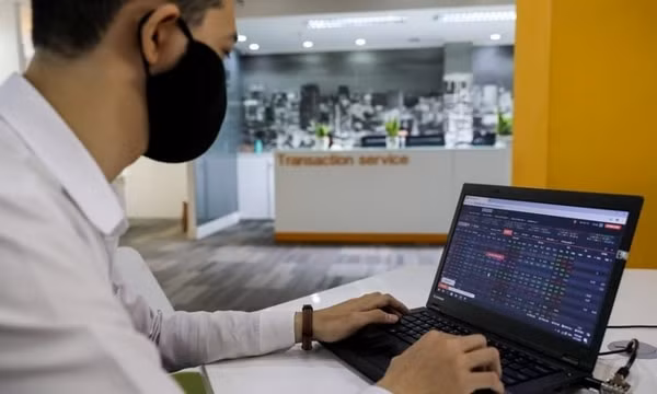 Nhà đầu tư được khuyến nghị chốt lời trong ngắn hạn