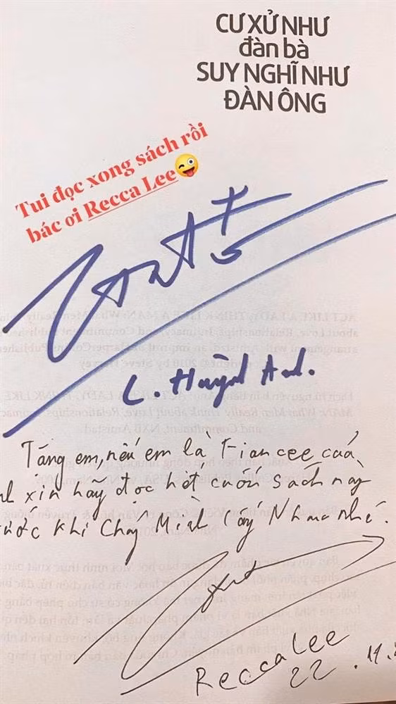 Bạch Lan Phương khoe quà Huỳnh Anh tặng.