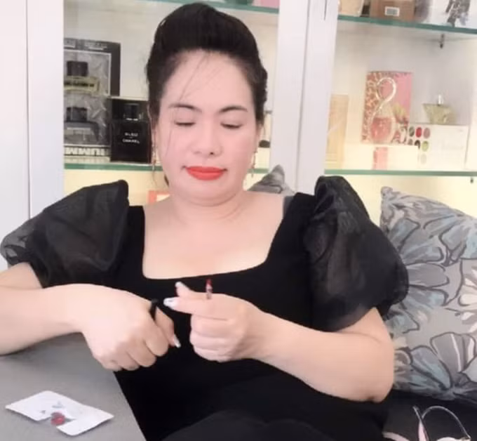 Bắt tạm giam 4 tháng đối với bà Trần Thị Kim Loan để tiếp tục điều tra về hành vi lừa đảo chiếm đoạt tài sản.