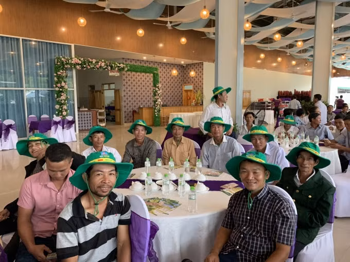 Nông dân tham dự chương trình.