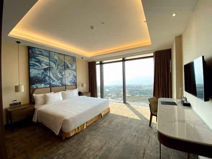 Mường Thanh Luxury Hạ Long Centre sở hữu gần 800 phòng nghỉ được thiết kế vô cùng tinh tế, hệ thống trang thiết bị hiện đại thể hiện đẳng cấp sang trọng của một khách sạn 5 sao.