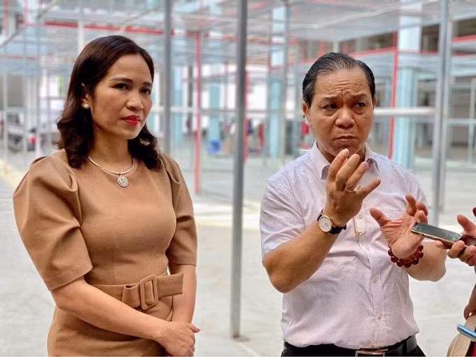 Bà Nguyễn Thị Vi Huế - Phó Chủ tịch UBND thành phố Lào Cai chia sẻ với truyền thông về Chợ Du lịch Lào Cai.