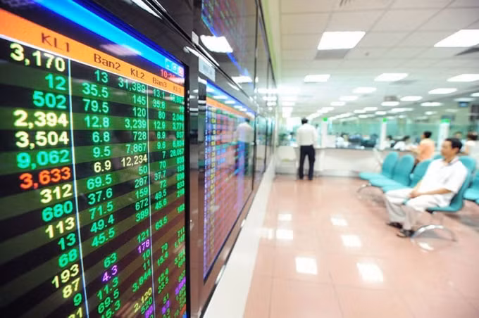 Chỉ số VN-Index đã vượt qua ngưỡng tâm lý 1.010 điểm khiến nhiều nhà đầu tư lạc quan hơn