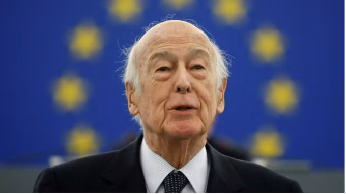 Cựu Tổng thống Pháp Valery Giscard d'Estaing phát biểu trước Nghị viện châu Âu trong buổi lễ kỷ niệm 10 năm thành lập Đồng tiền chung châu Âu ở Strasbourg, Pháp vào tháng 1 năm 2009. Ảnh: Reuters