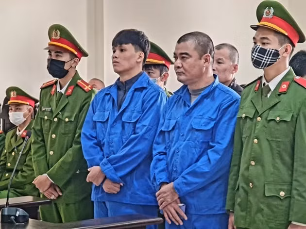 Các bị cáo nghe Hội đồng Xét xử tuyên án (ảnh st)