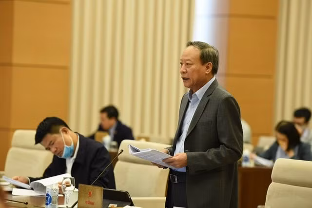 Thượng tướng Lê Quý Vương phát biểu giải trình.