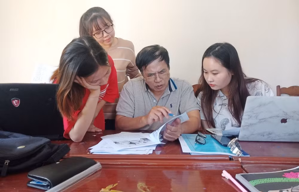 Thầy và trò Học viện Báo chí và Tuyên truyền tận tâm chăm chút từng câu chữ để đưa đến cho bạn đọc những số báo chất lượng nhất.