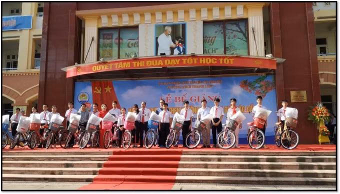 Những thành tích học tập nổi bật của các em học sinh trường THCS Thanh Liệt được tặng thưởng xứng đáng.