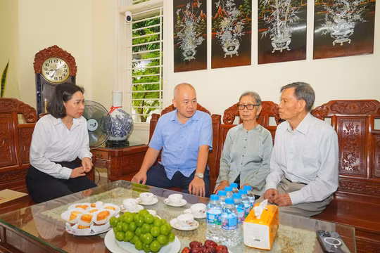 Hải Phòng thăm, tặng quà các gia đình chính sách, người có công tiêu biểu