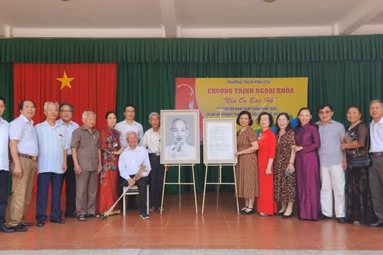 Thầy giáo thương binh và hành trình đi tìm lại món quà đặc biệt của Bác Hồ 