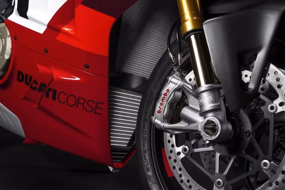 ducati panigale v4 r 2023 co cong suat hon 240 ma luc hinh 5