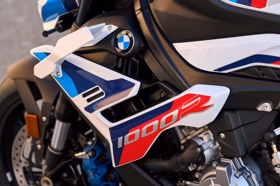 bmw m 1000 r ra mat so huu suc manh hon 200 ma luc hinh 4