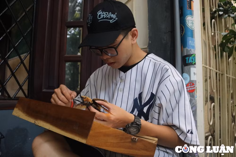 me man tieu ban bo canh cung chang trai gen z bo 7 nam theo duoi hinh 5