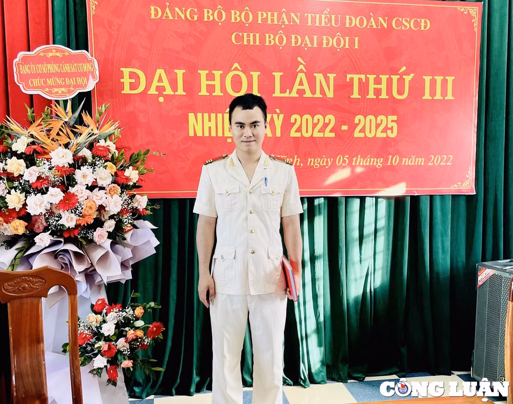 chien si cong an nghia vu hien thuc hoa giac mo mau ao linh hinh 1