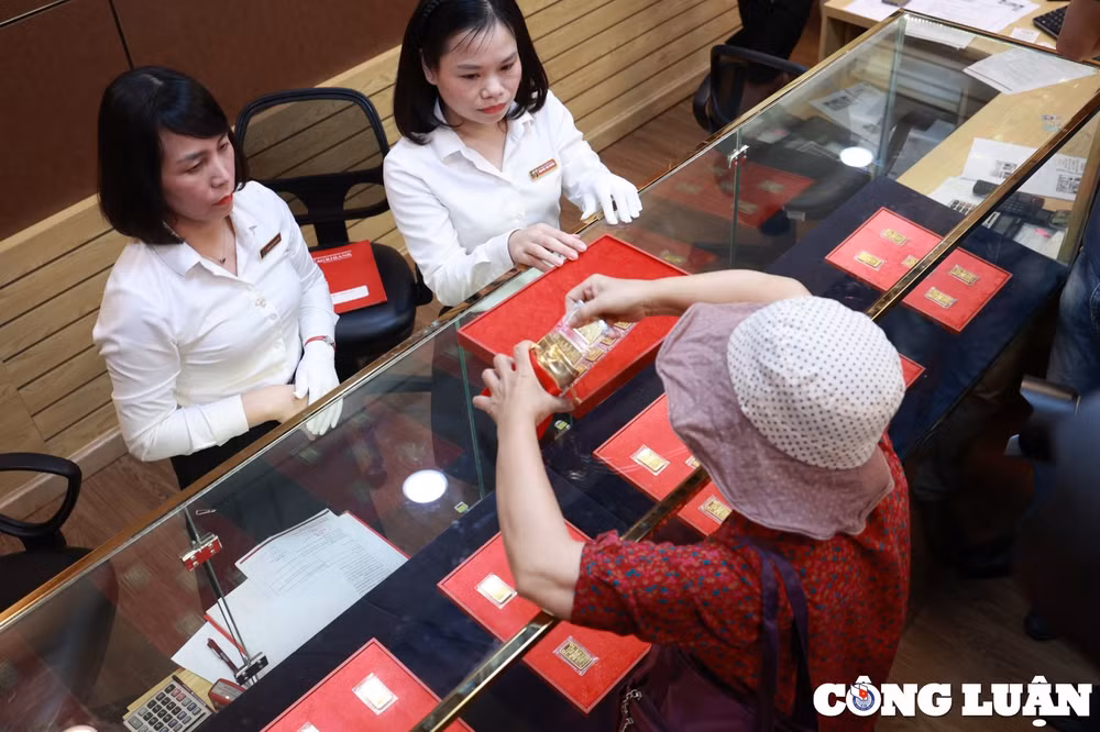 hinh anh nguoi dan di mua vang mieng voi gia duoi 80 trieu dong luong hinh 15