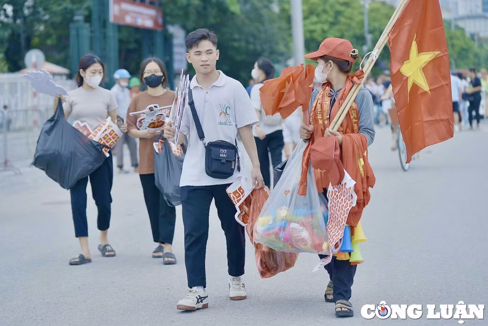 co dong vien tiep lua cho tran dau viet nam philippine tren san my dinh hinh 4