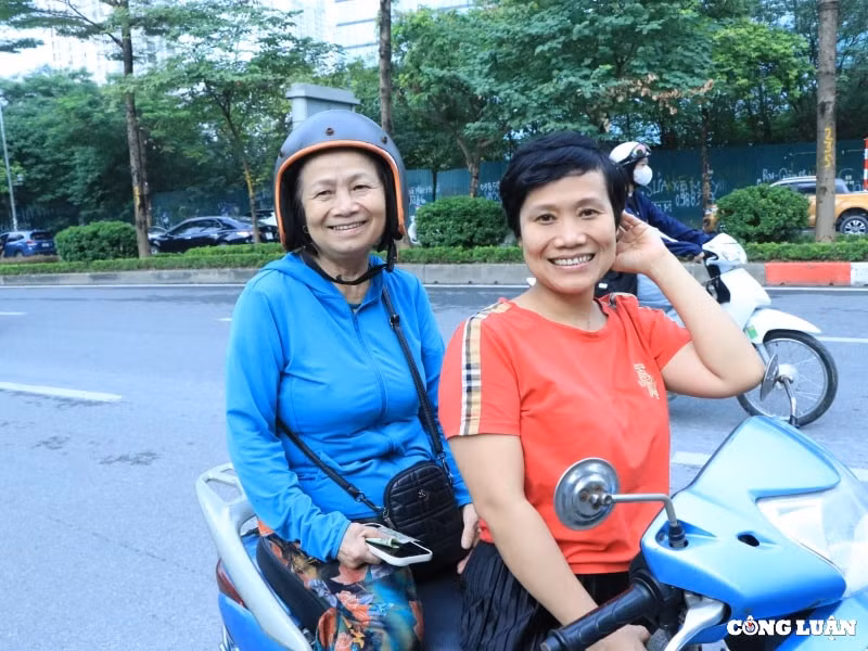 ha noi thi sinh chinh thuc buoc vao ky thi lop 10 cong lap phu huynh hoi hop doi theo con hinh 4