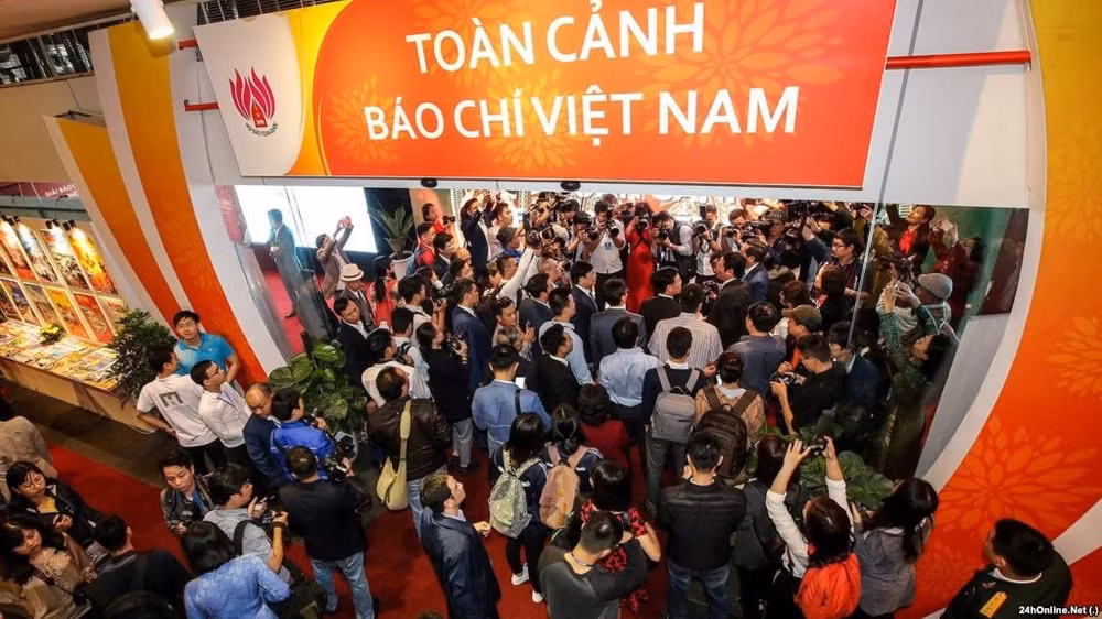 Để kiểm chứng, thẩm định nguồn tin, nhà báo cần phải vận dụng linh hoạt các phương pháp thu thập, xử lý, xác minh lại thông tin trong quá trình tác nghiệp (Ảnh: internet)
