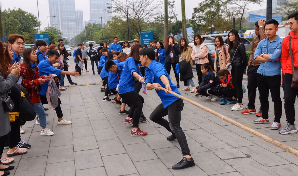Phần thi kéo co là phần thi luôn tạo nhiều gay cấn nhất giữa các đơn vị cũng như khán giả cổ vũ xung quanh