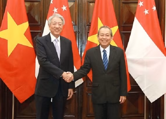 Phó Thủ tướng Thường trực Chính phủ Trương Hòa Bình và Phó Thủ tướng Singapore Tiêu Chí Hiền. Ảnh: VGP