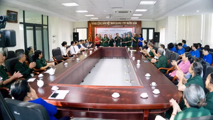 Các cựu TNXP ôn lại một thời “tiếng hát át tiếng bom” bằng những ca khúc truyền thống đầy sôi nổi