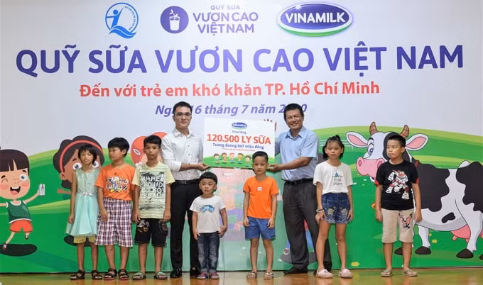 Đây cũng là 1 trong 10 trung tâm bảo trợ xã hội và các cơ sở nuôi dưỡng trẻ em mồ côi, khuyết tật, trẻ em có hoàn cảnh khó khăn của TP.HCM được Quỹ sữa Vươn cao Việt Nam và Vinamilk hỗ trợ sữa năm nay