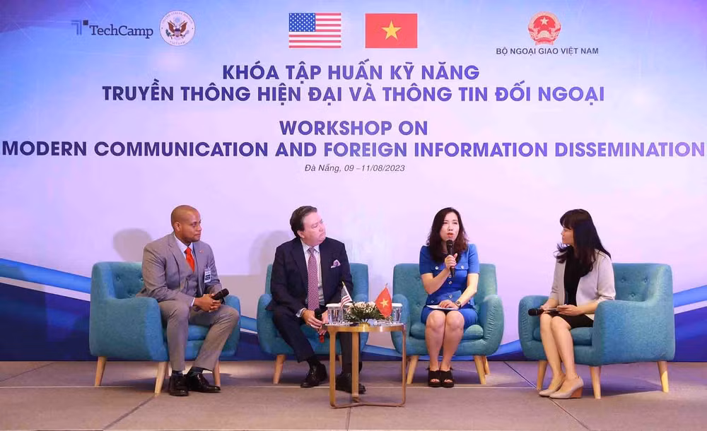 tap huan ky nang truyen thong hien dai va thong tin doi ngoai hinh 2