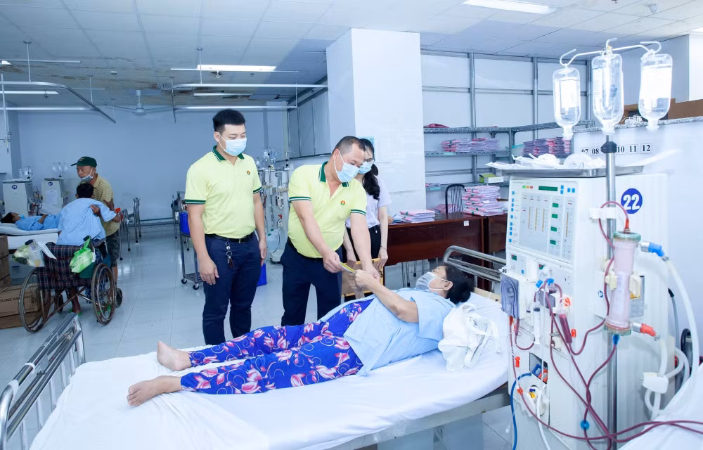 pvcfc to chuc trao tang 10 tan gao den bep an yeu thuong cac benh vien khu vuc tay nam bo hinh 2