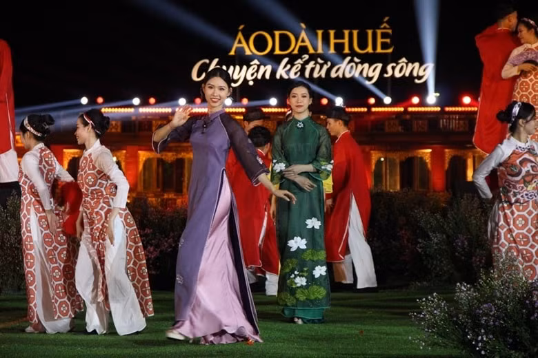 an tuong le hoi ao dai hue chuyen ke tu dong song hinh 2