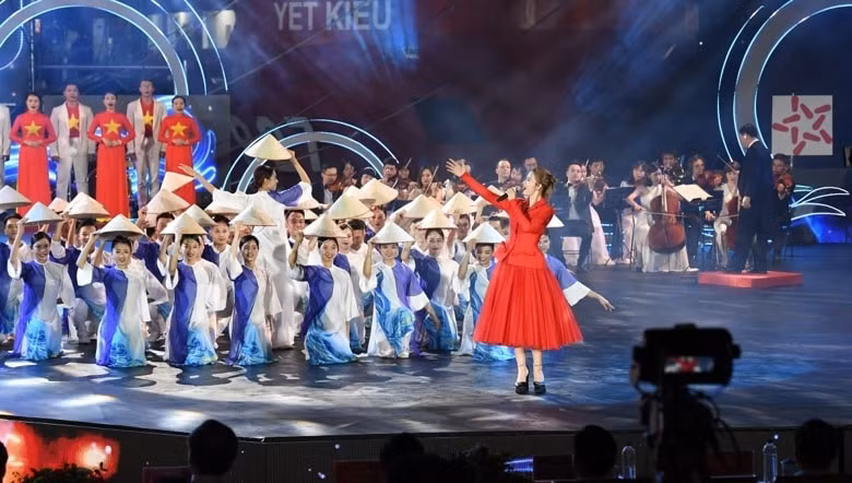 lang dong chuong trinh nghe thuat manh giau tu bien que huong hinh 3
