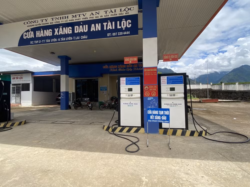 tu y ngung ban hang mot cay xang tai lai chau bi phat 15 trieu dong hinh 1