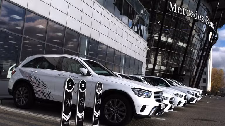 mercedes ngat ket noi voi khach hang nga hinh 1