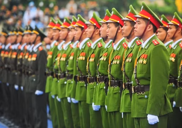 chinh phu tang han tuoi nghi huu voi si quan cong an nhan dan hinh 1