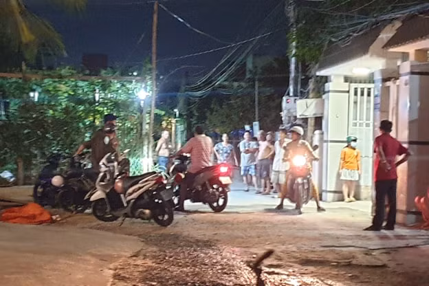 bo lai o to vao san vo tinh can tu vong con gai 2 tuoi hinh 1