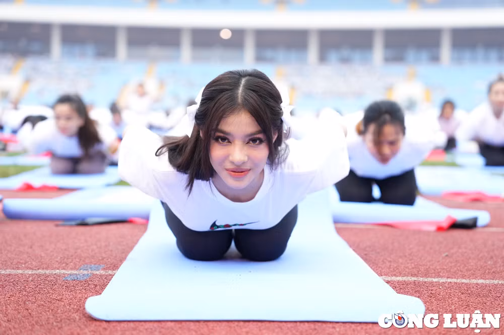 an tuong voi man dong dien yoga xep hinh la co to quoc tai san van dong my dinh hinh 16