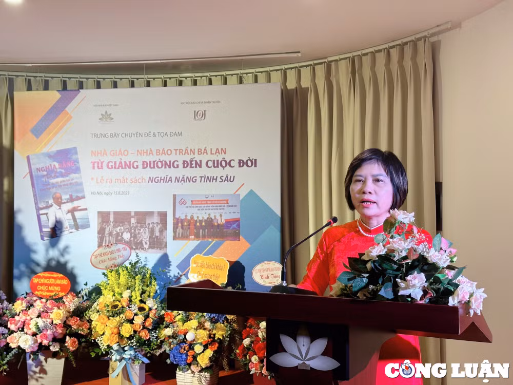 ra mat sach nghia nang tinh sau ve cuoc doi va su nghiep cua nha bao tran ba lan hinh 1