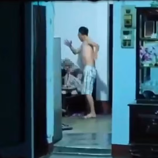da nang nghich tu ra tay danh dap me ruot 81 tuoi vi khong an chao hinh 1