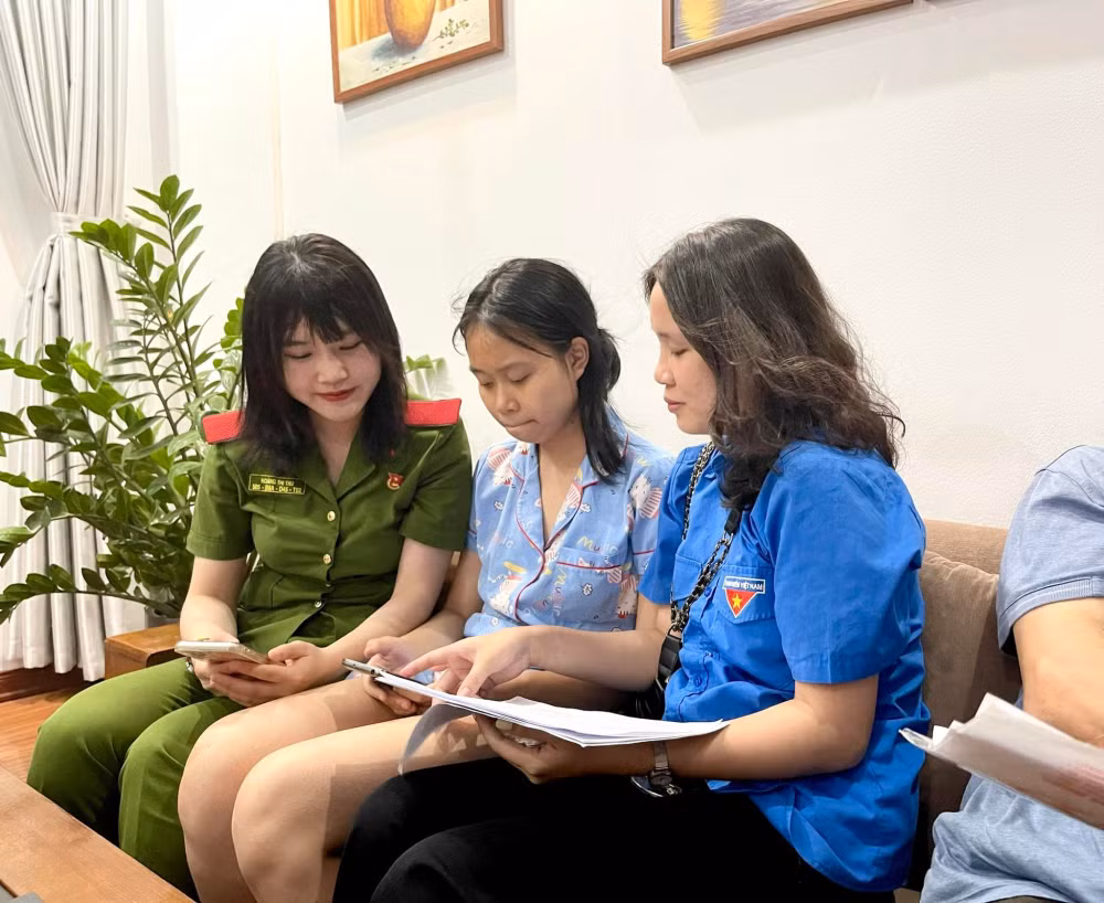 nu sinh vien hoc vien canh sat nhan dan voi uoc mo cong hien cho que huong hinh 4