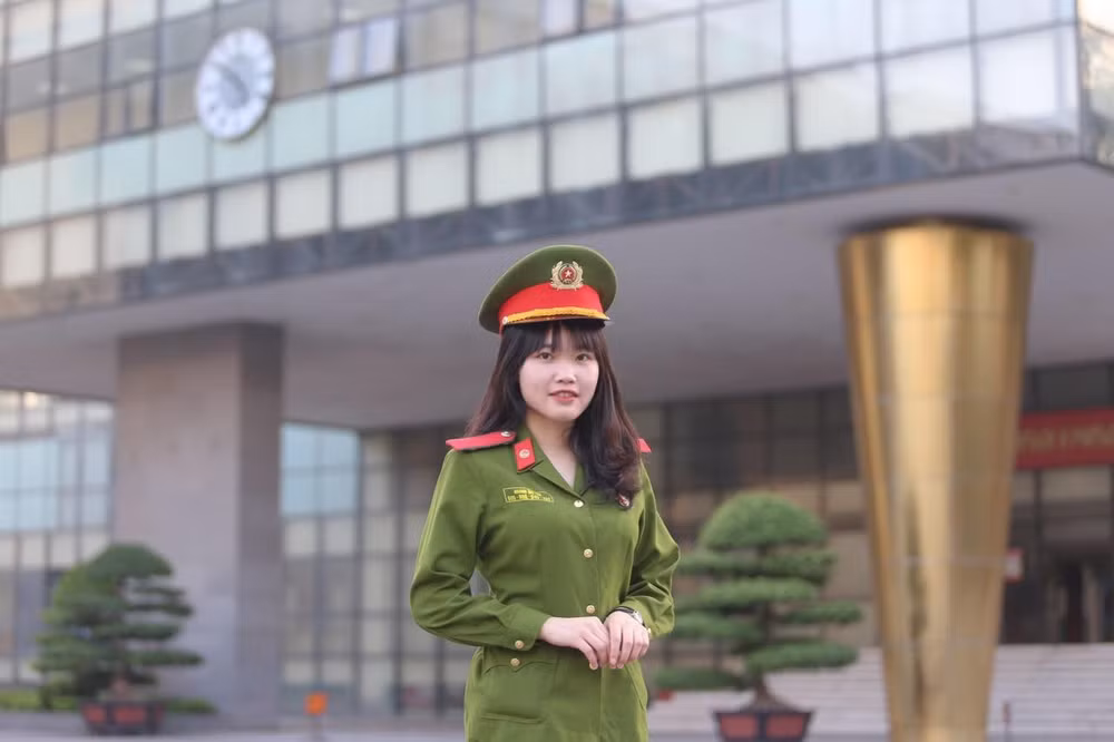 nu sinh vien hoc vien canh sat nhan dan voi uoc mo cong hien cho que huong hinh 1